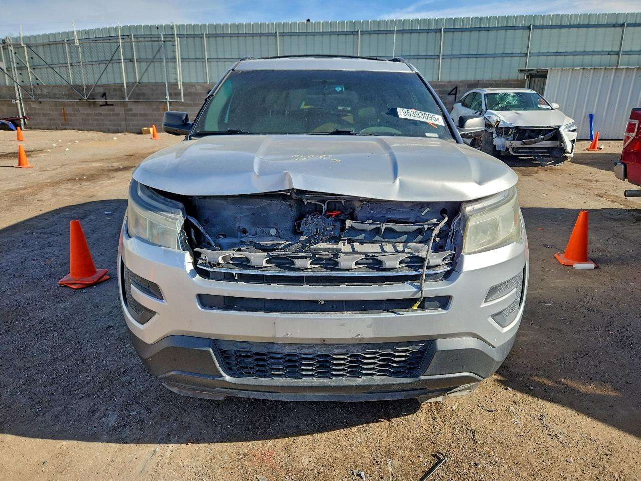 Ford Explorer Image 4