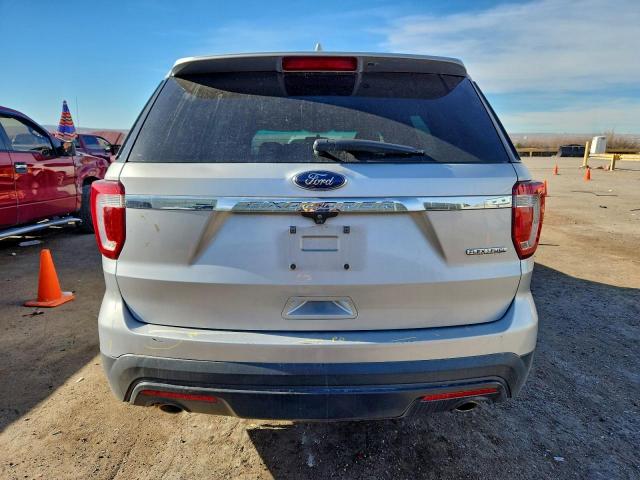 Ford Explorer Image 7