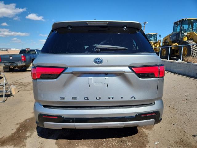 Toyota Sequoia Sr5 Image 4