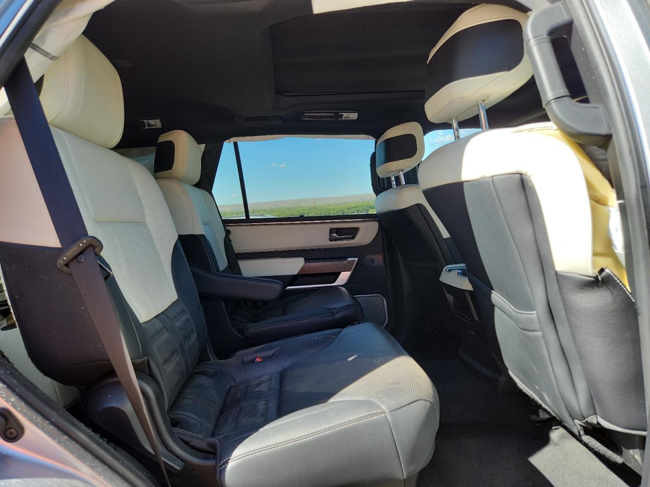 Toyota Sequoia Sr5 Image 7