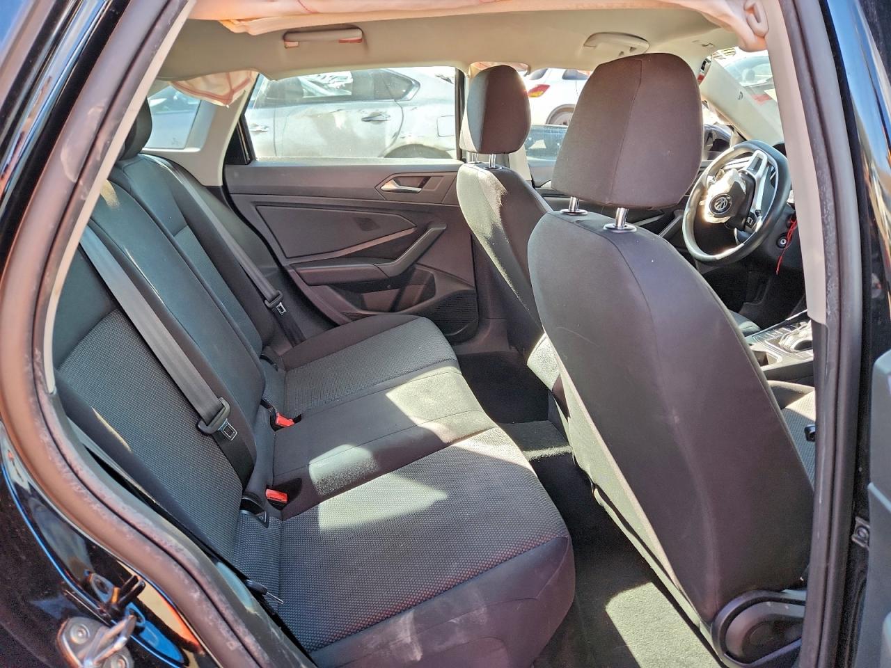 Volkswagen Jetta S Image 6