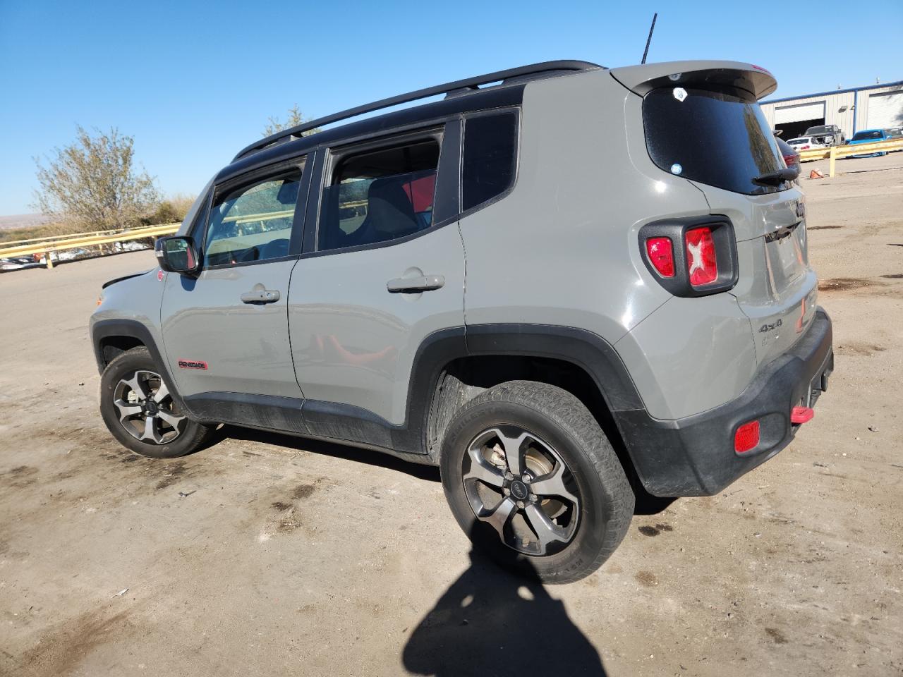 Jeep Renegade Trailhawk Image 9