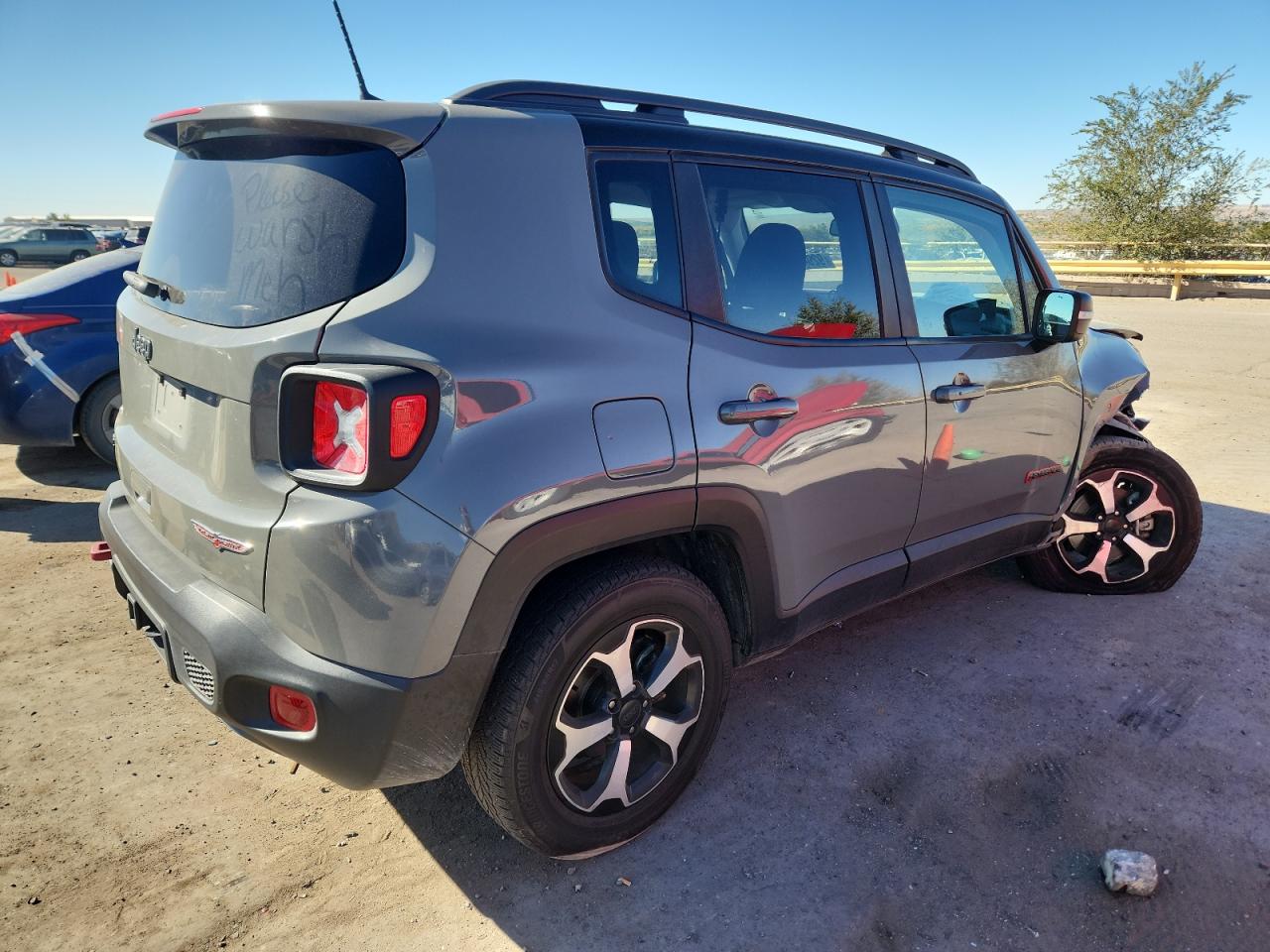Jeep Renegade Trailhawk Image 10
