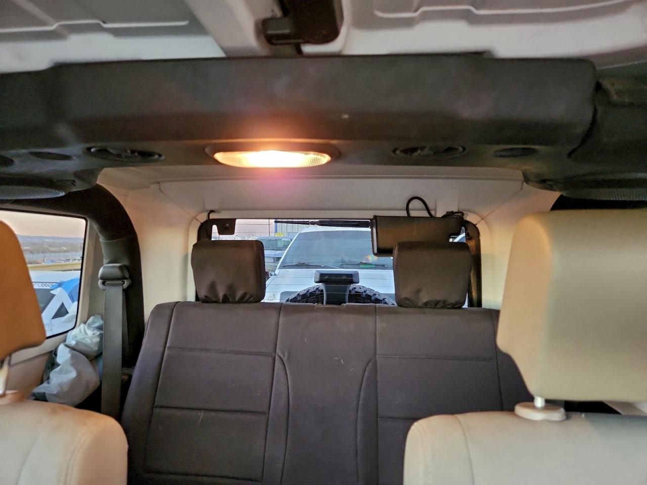 Jeep Wrangler Rubicon Image 11