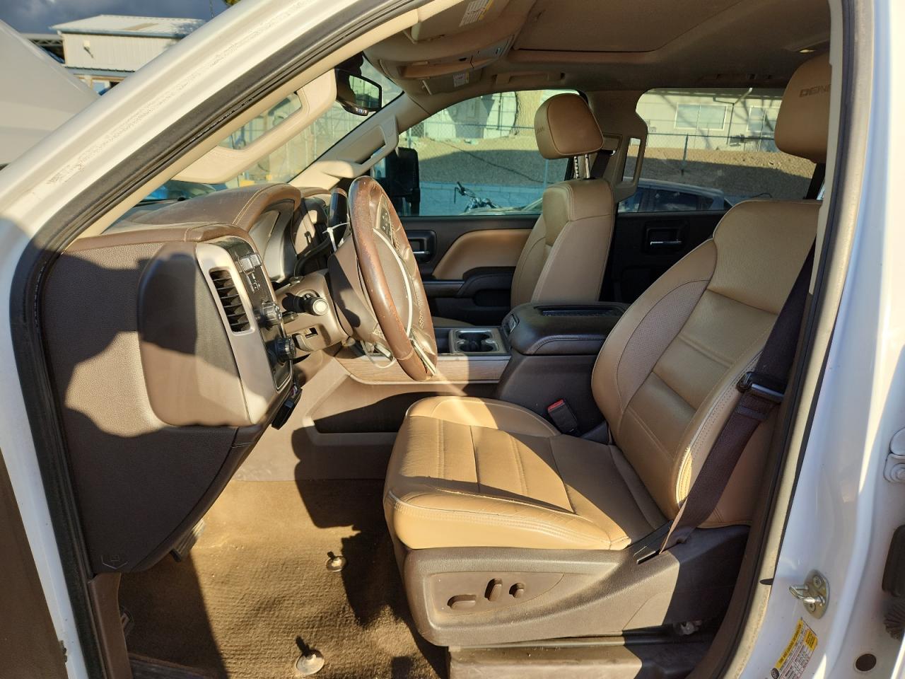 GMC Sierra K2500 Denali Image 5