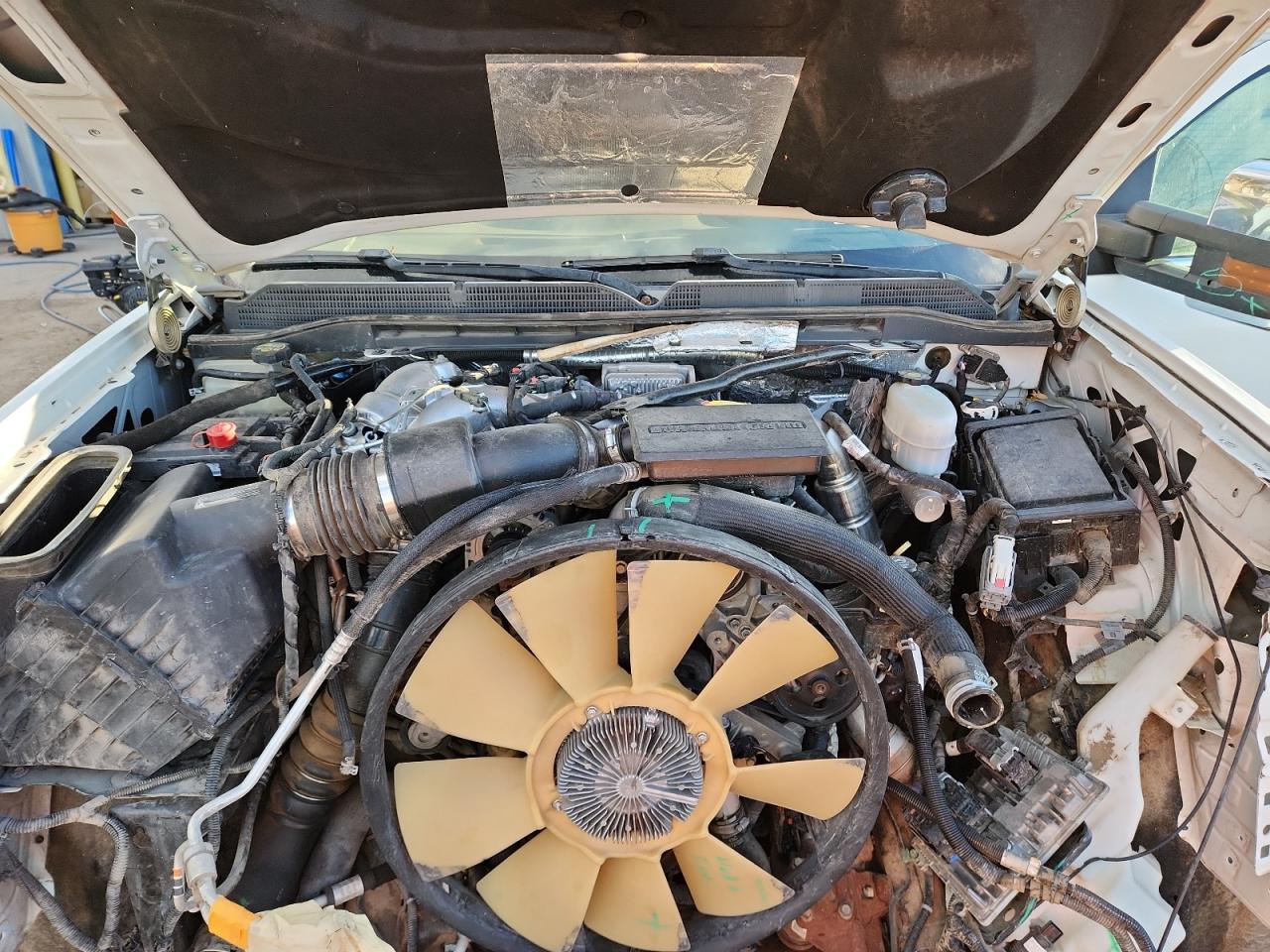 GMC Sierra K2500 Denali Image 9