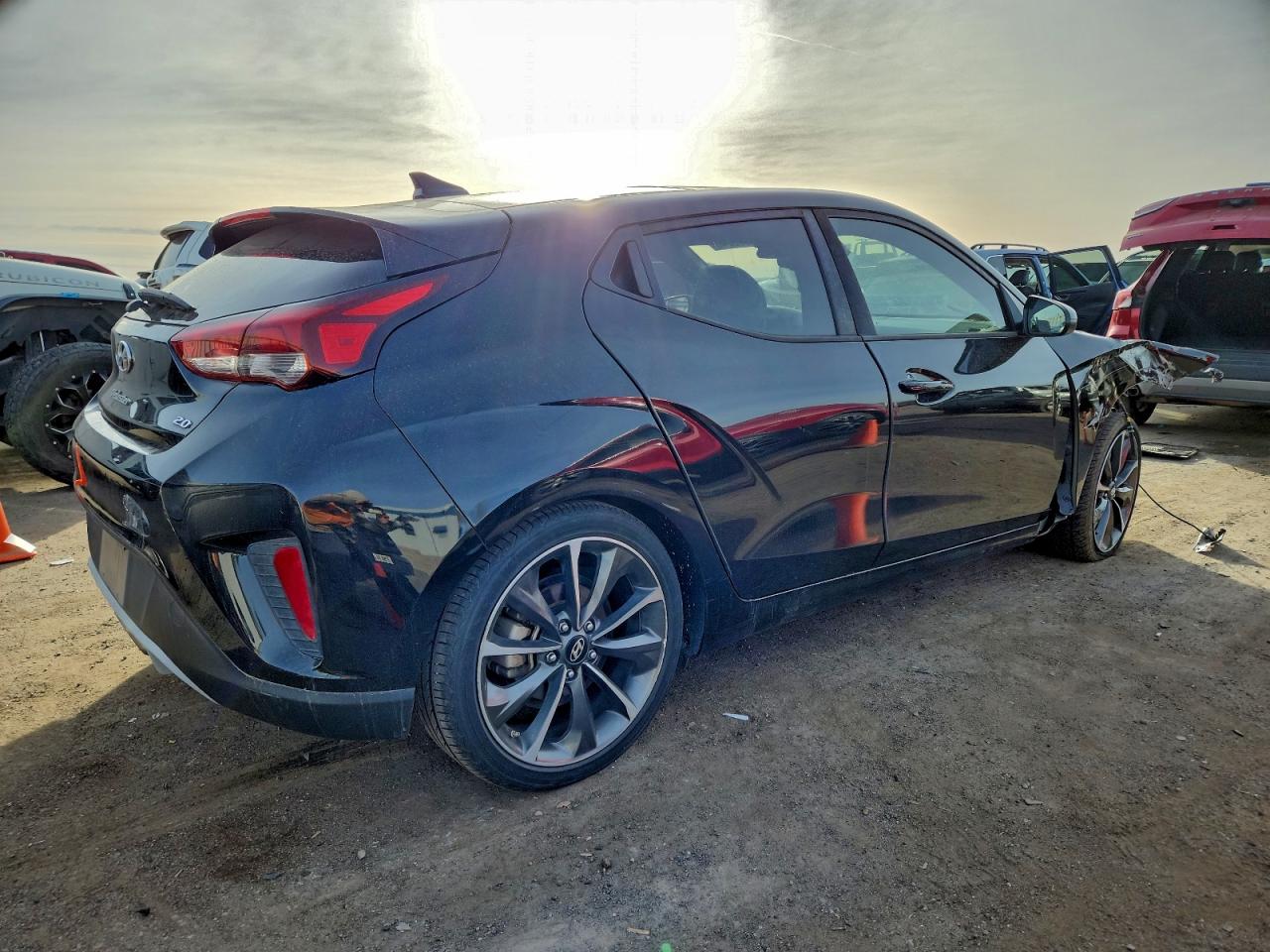 Hyundai VELOSTER Base Image 4