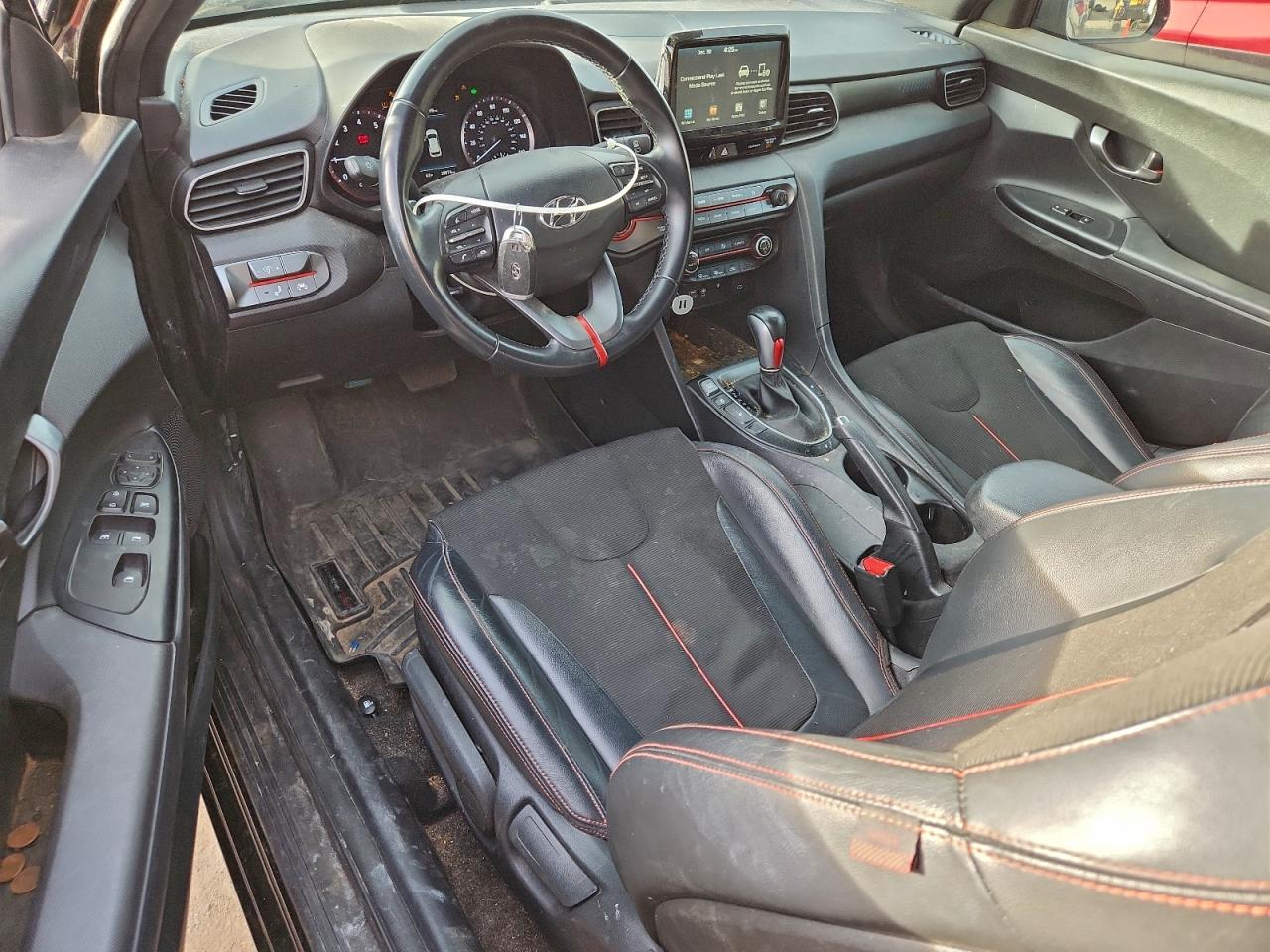 Hyundai VELOSTER Base Image 7