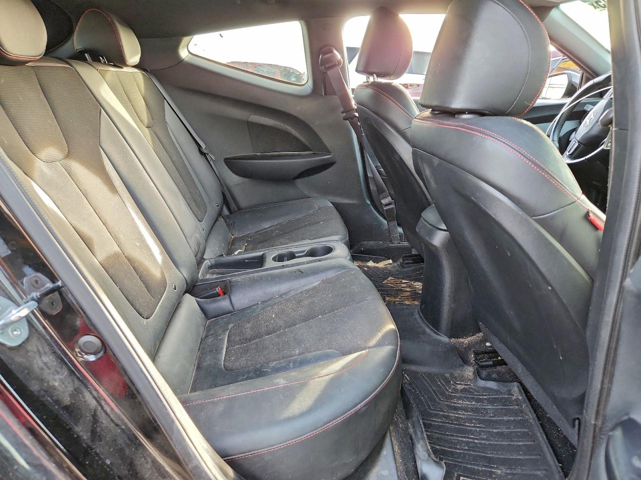 Hyundai VELOSTER Base Image 5