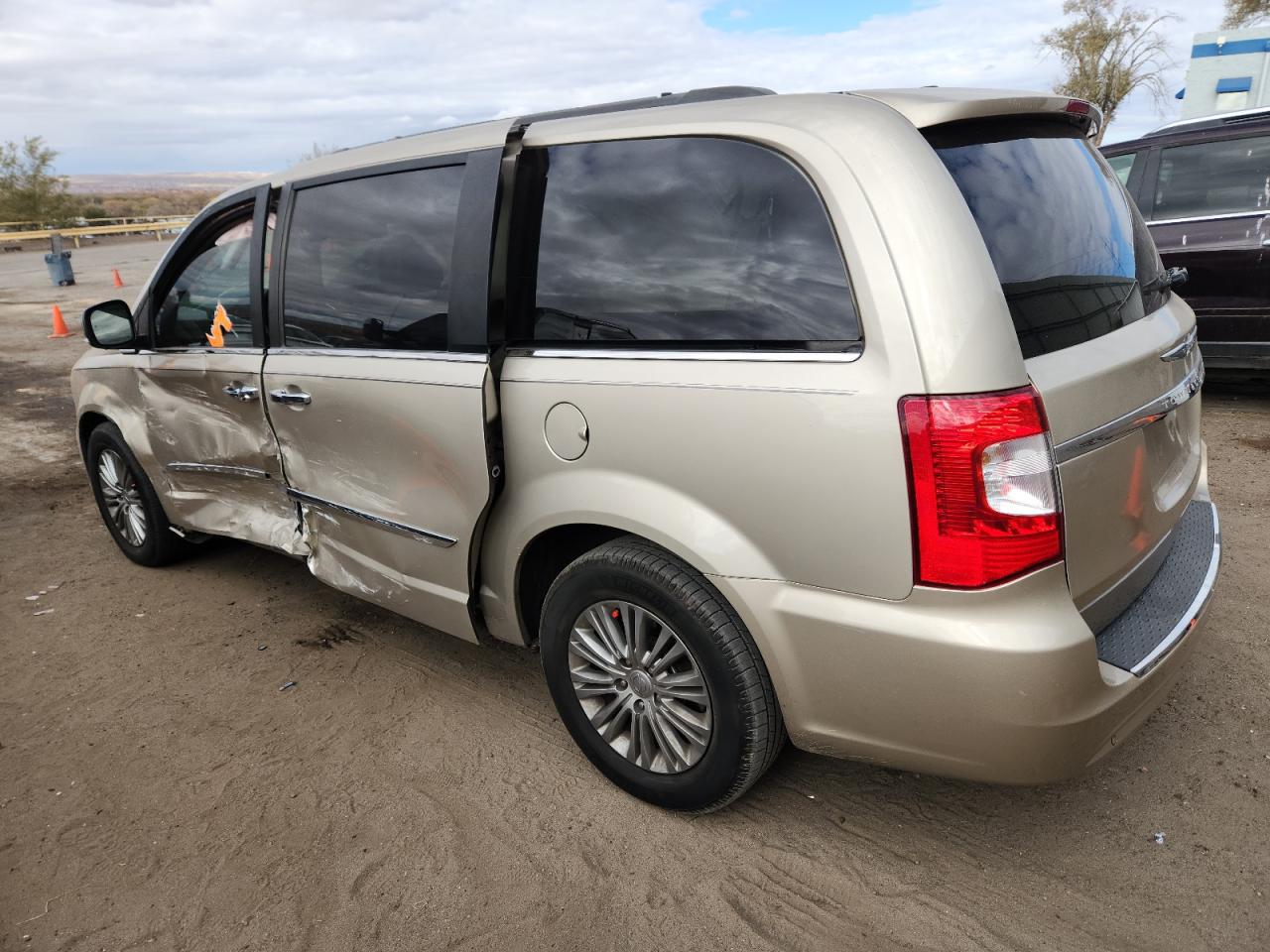 Chrysler Minivan Touring L Image 7