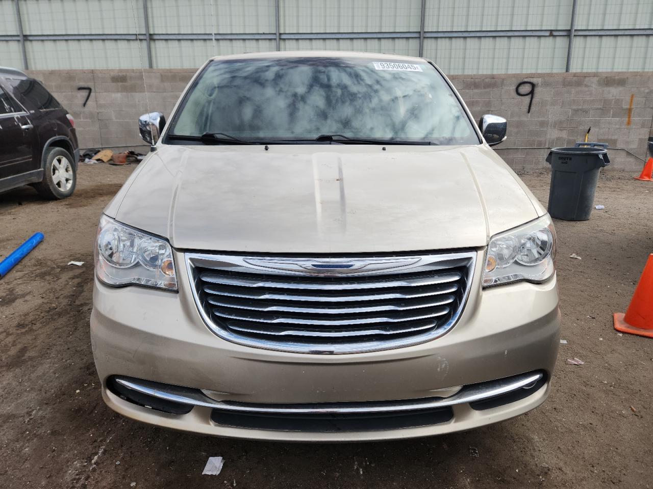 Chrysler Minivan Touring L Image 2