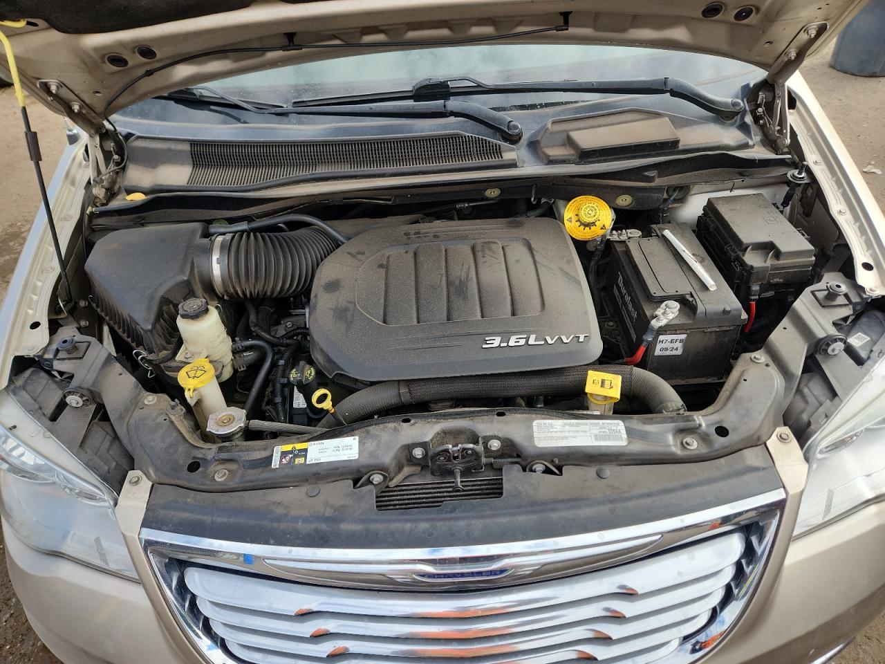 Chrysler Minivan Touring L Image 11