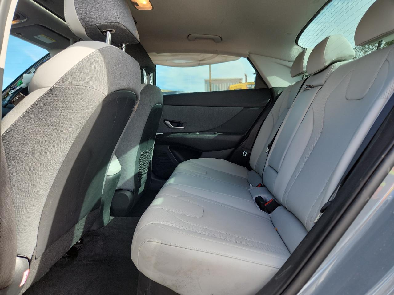 Hyundai ELANTRA Limited Image 7