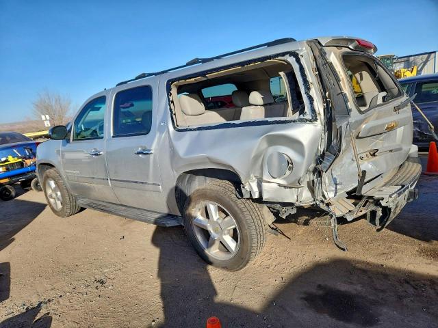 Chevrolet Suburban K1500 Ltz Image 3