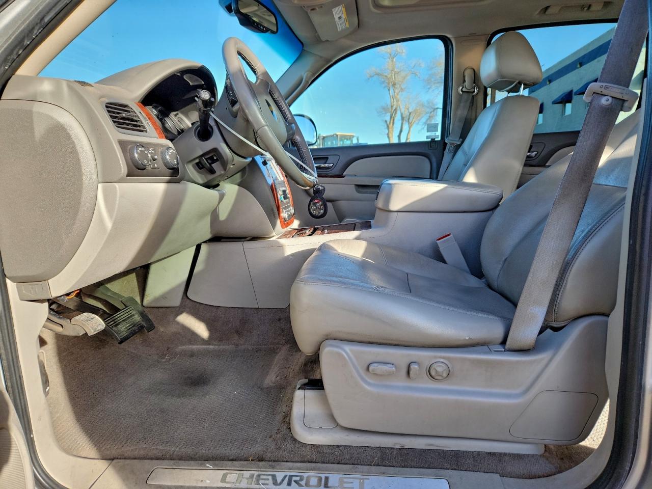 Chevrolet Suburban K1500 Ltz Image 6