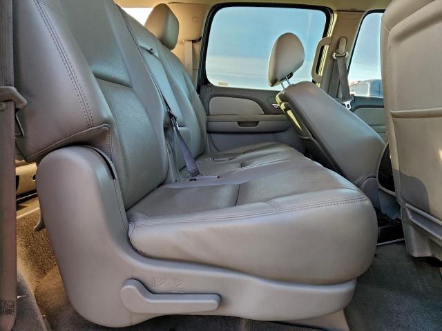 Chevrolet Suburban K1500 Ltz Image 4