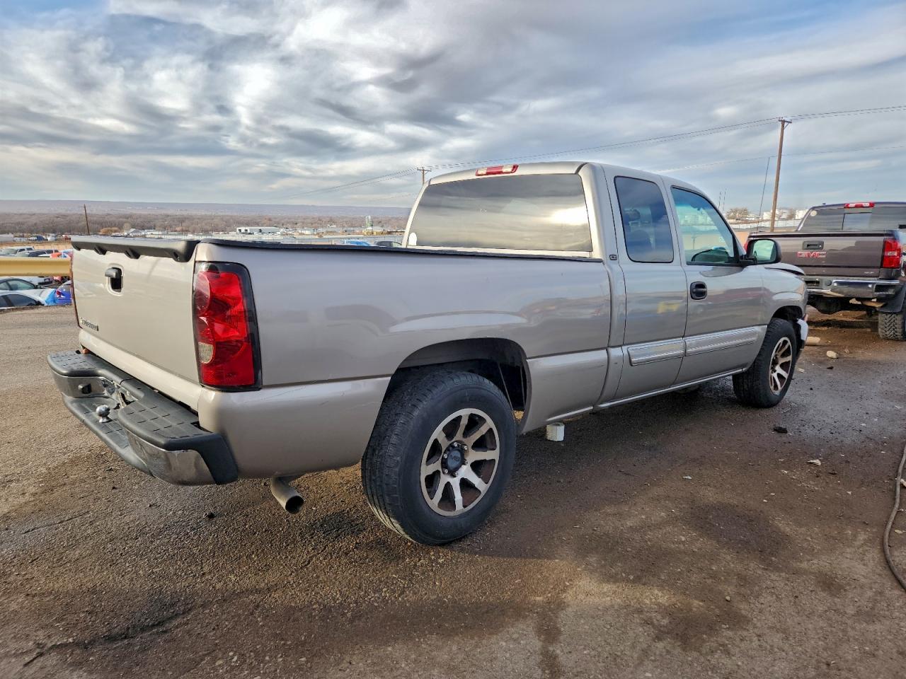 Chevrolet Silverado C1500 Image 4