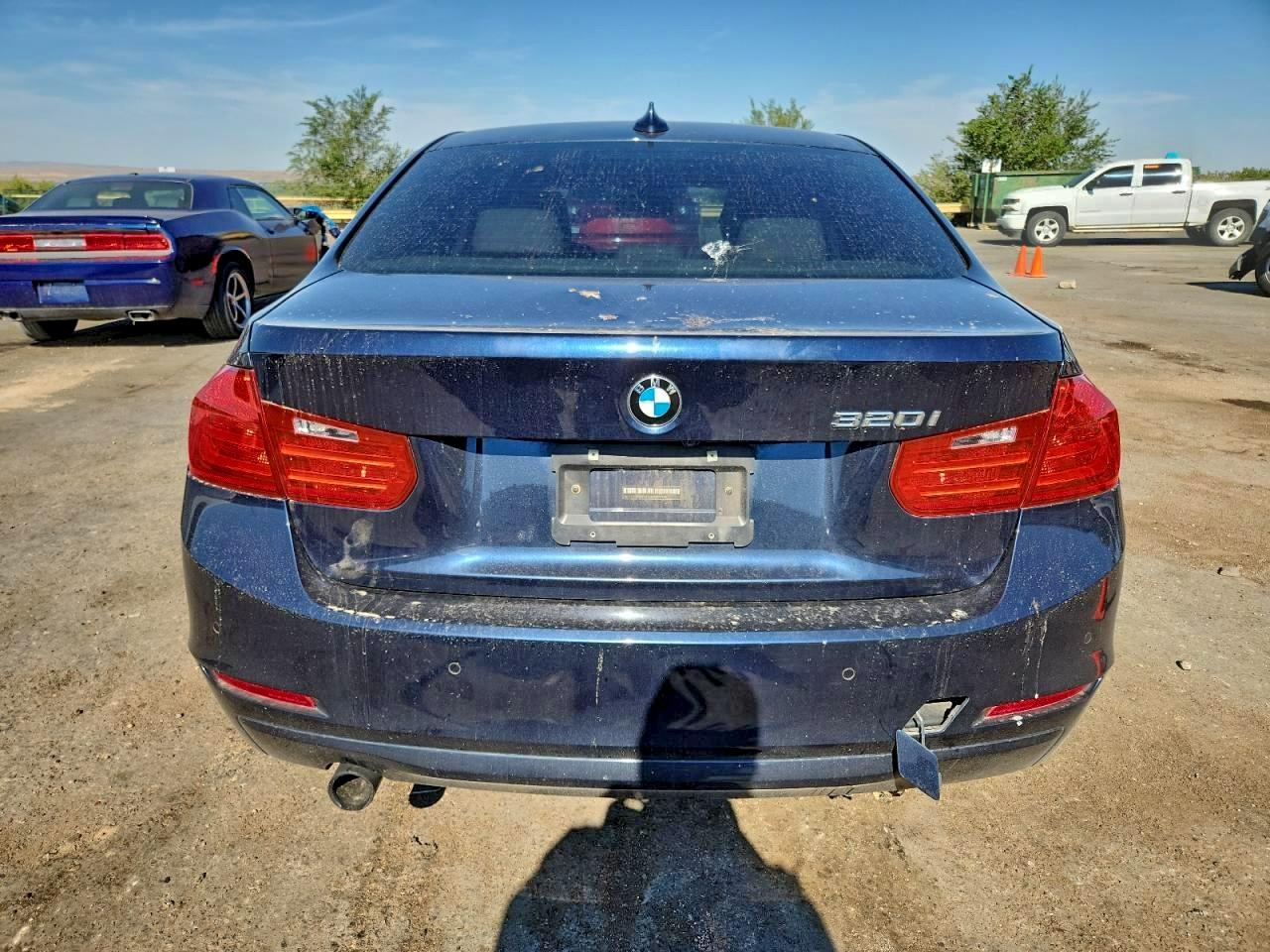 BMW 3 Series I Image 12