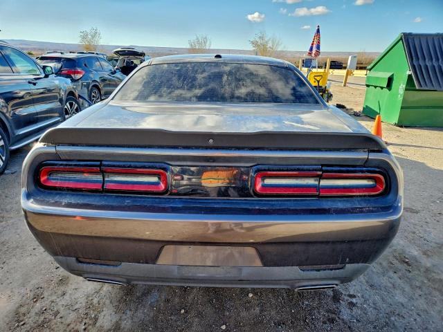 Dodge Challenger Sxt Image 8