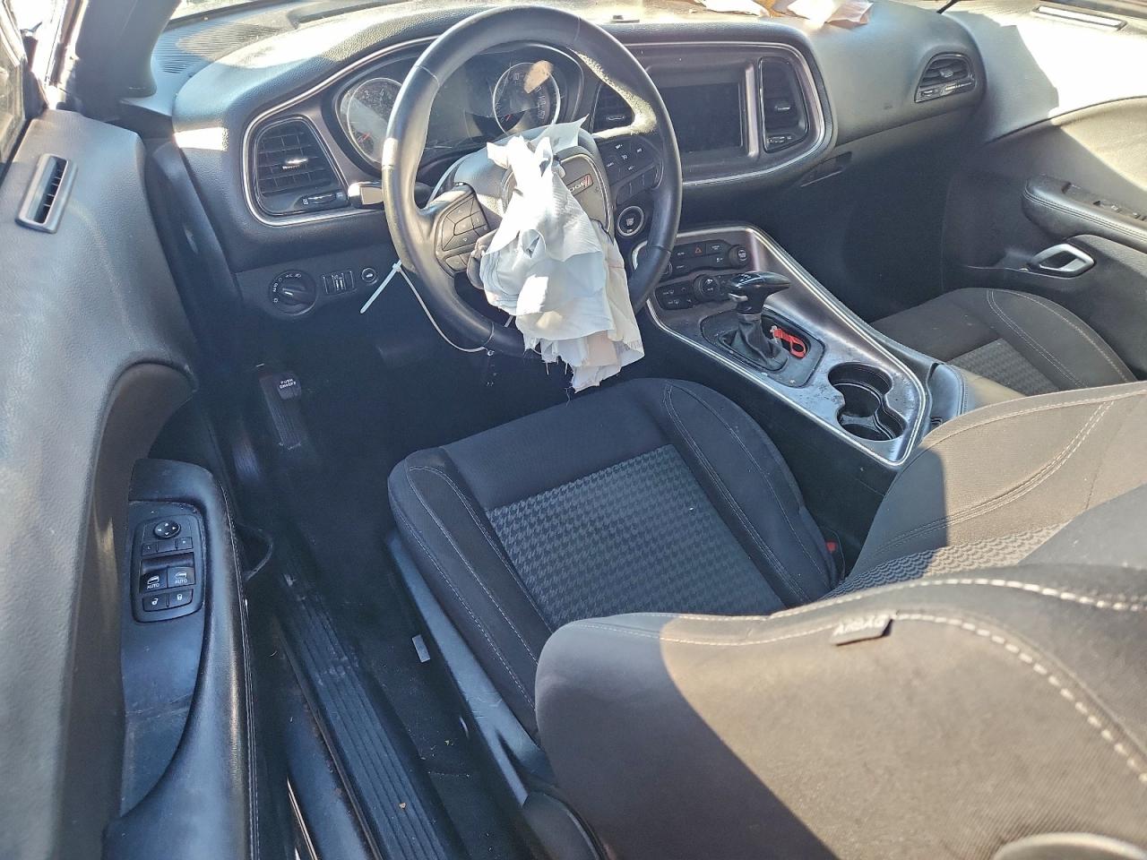 Dodge Challenger Sxt Image 9