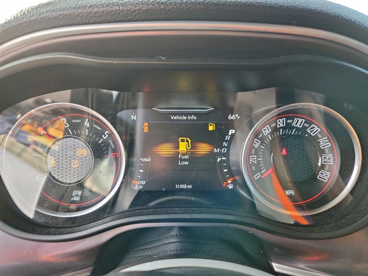 Dodge Challenger R/t Scat Pack Image 3