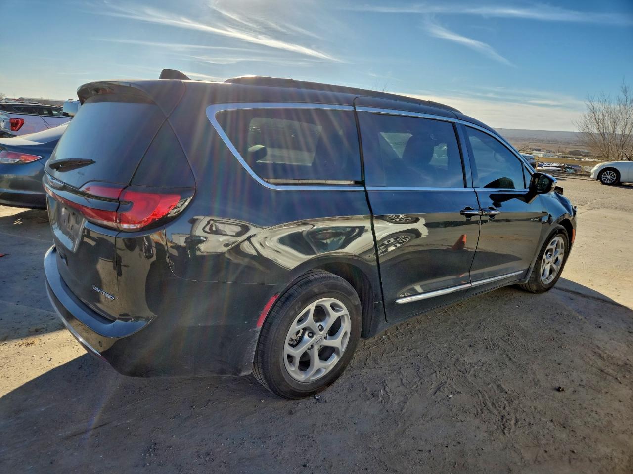 Chrysler Pacifica Limited Image 4