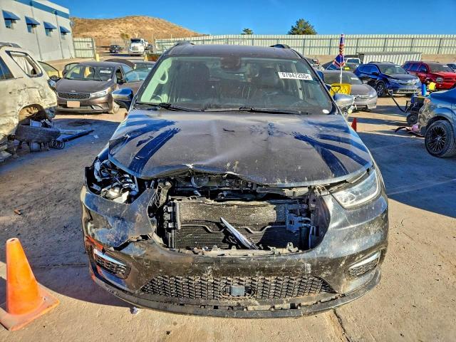 Chrysler Pacifica Limited Image 5