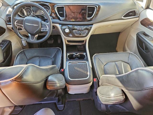 Chrysler Pacifica Limited Image 3