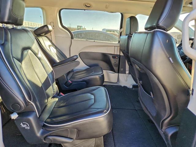 Chrysler Pacifica Limited Image 10