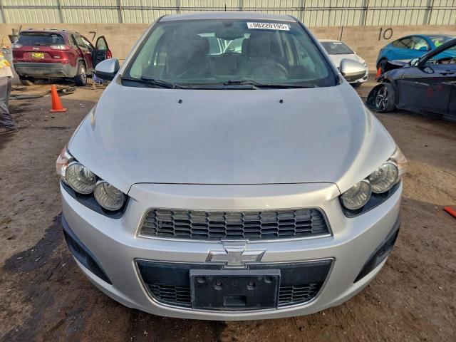 Chevrolet Sonic Lt Image 3