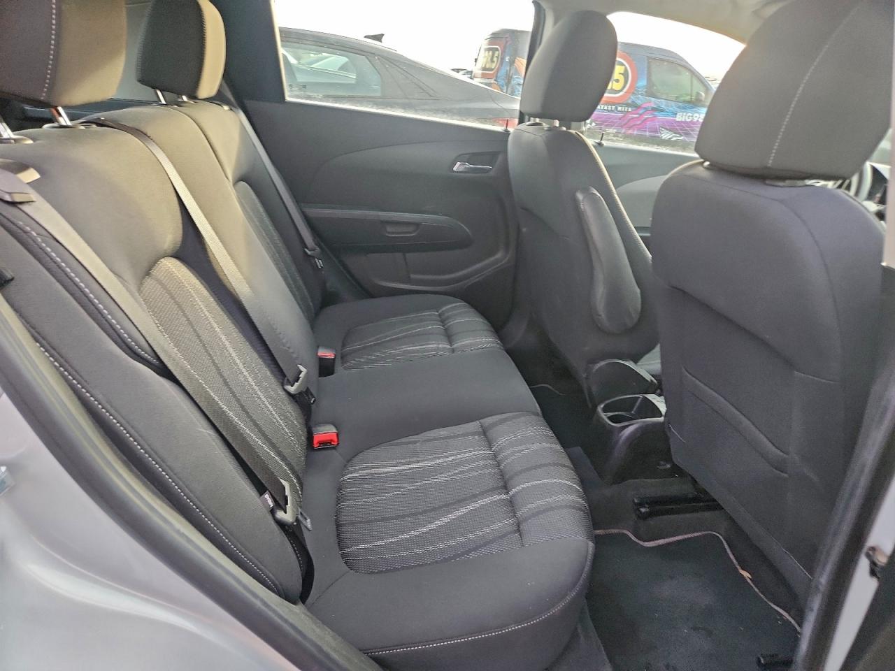 Chevrolet Sonic Lt Image 6