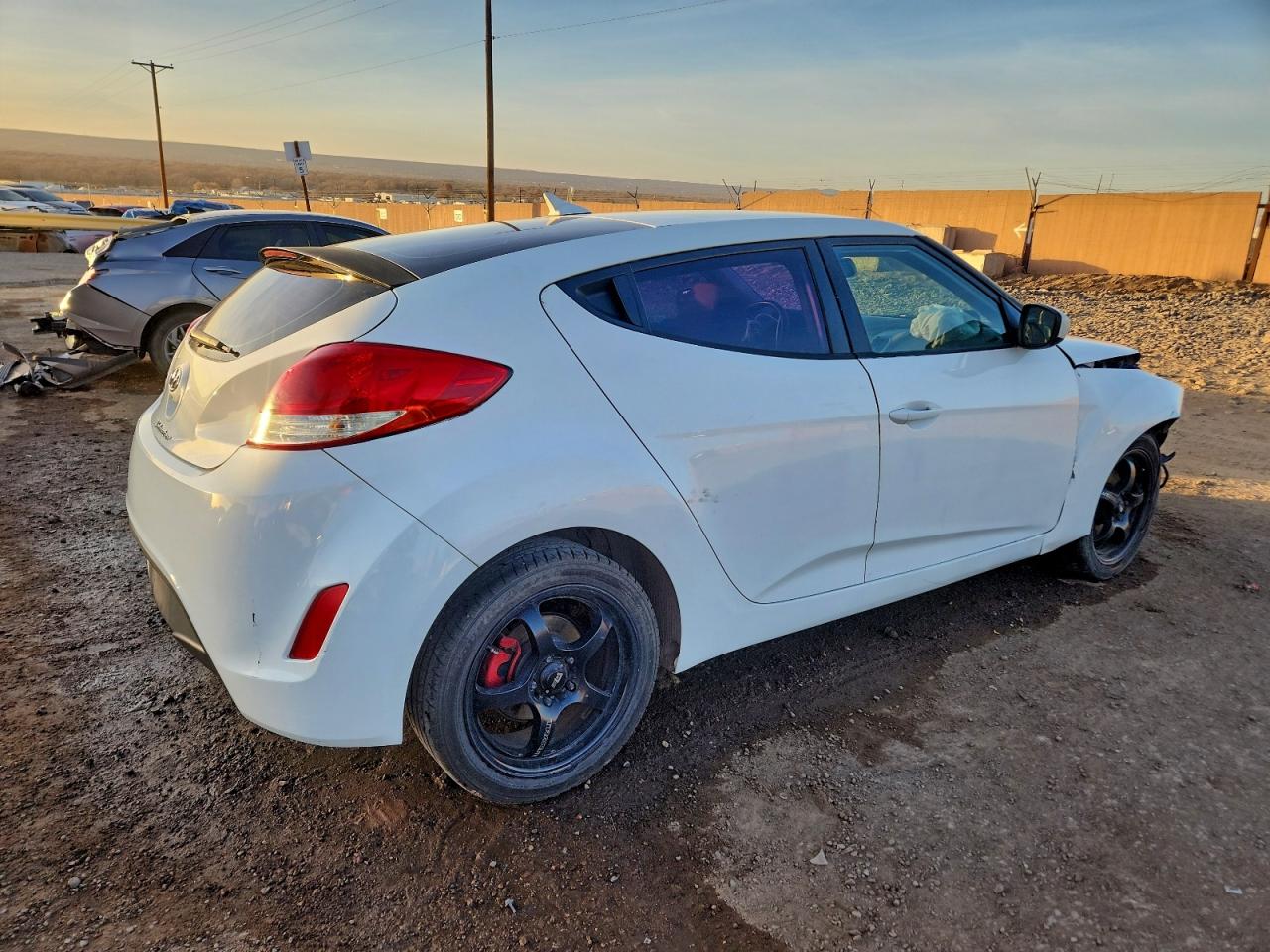 Hyundai VELOSTER Image 10