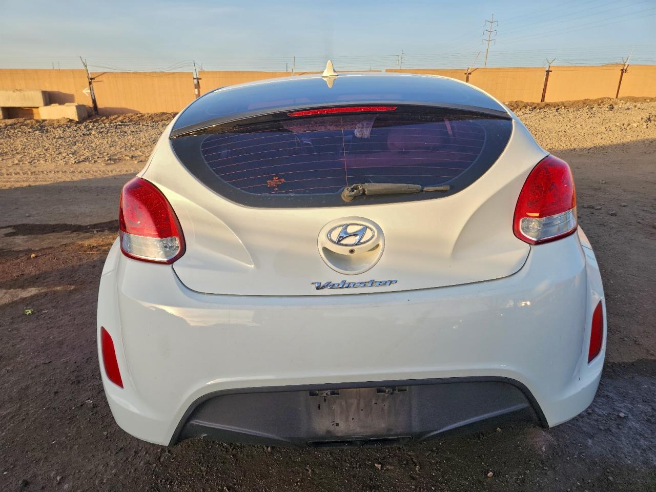 Hyundai VELOSTER Image 4