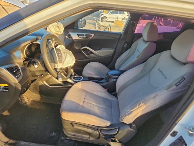 Hyundai VELOSTER Image 9