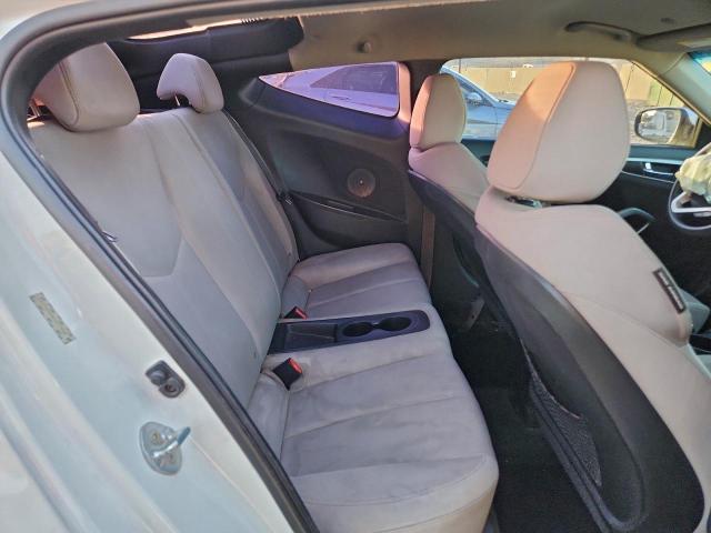 Hyundai VELOSTER Image 5