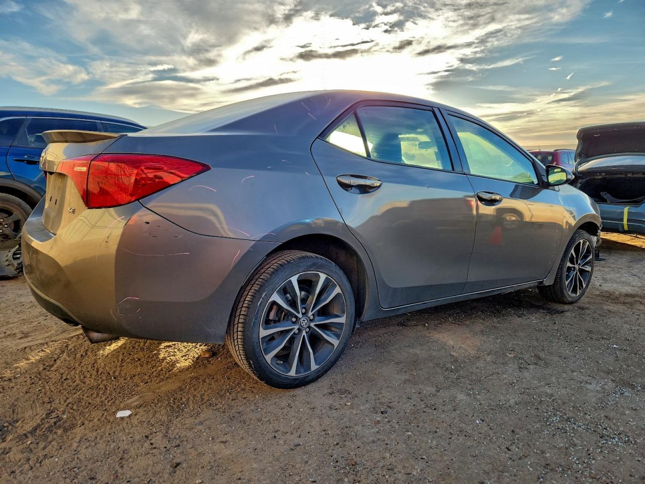 Toyota Corolla L Image 11