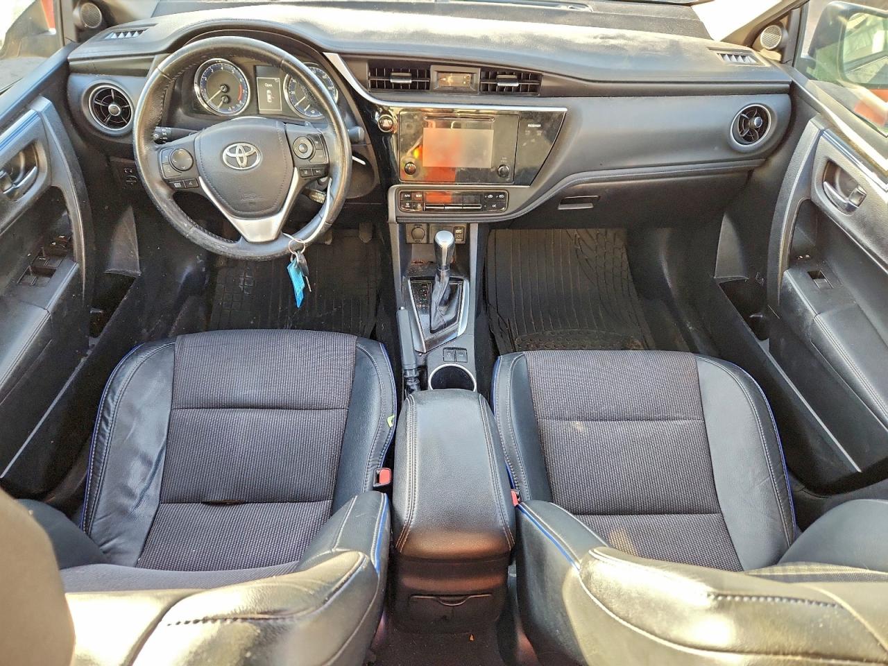 Toyota Corolla L Image 4