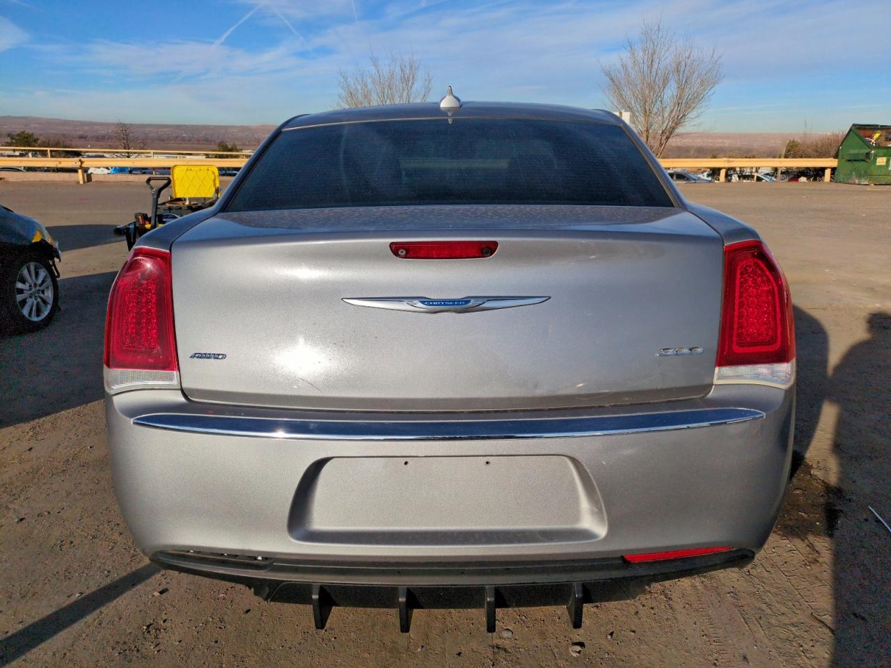 Chrysler 300 Limited Image 11