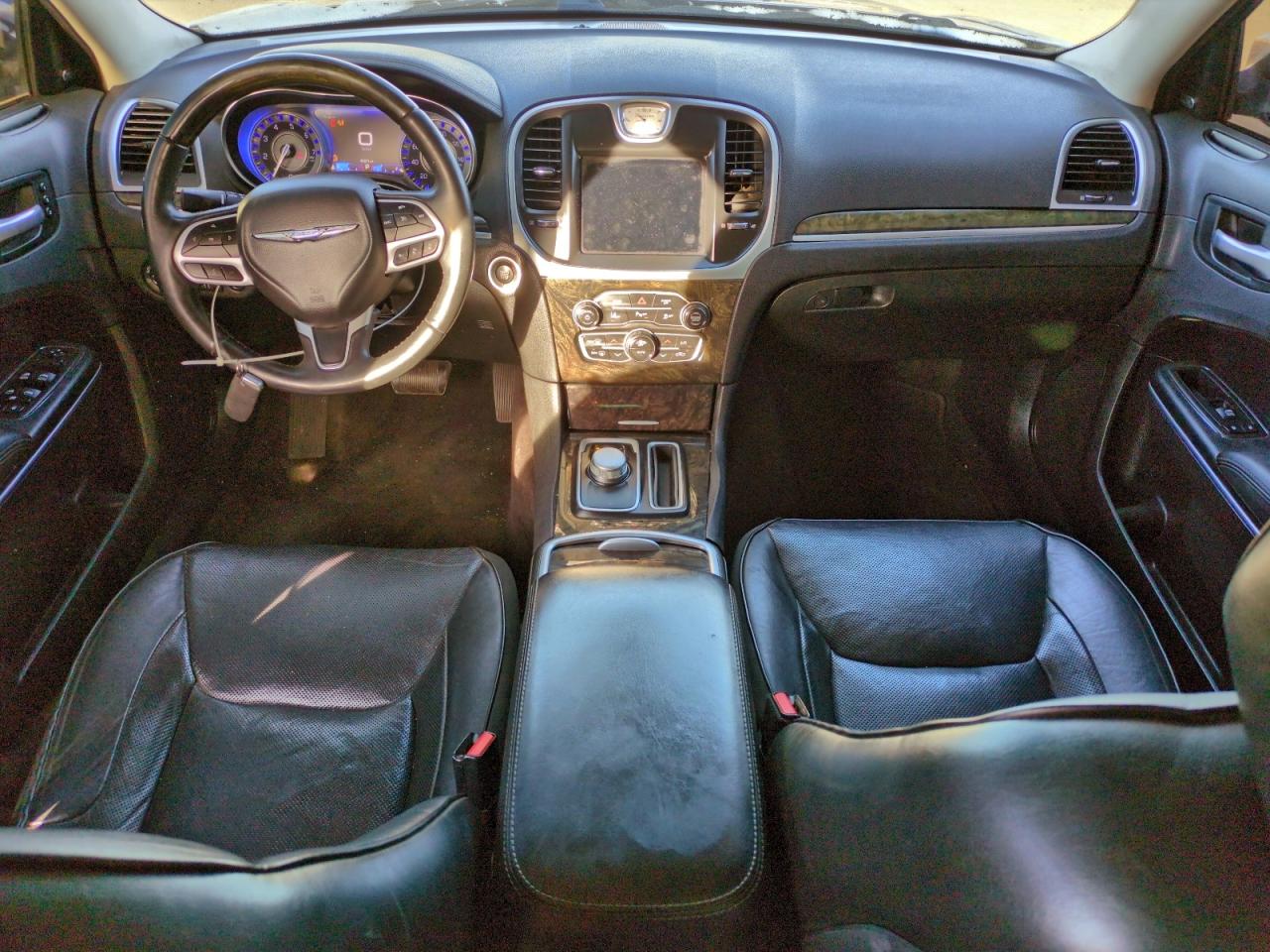 Chrysler 300 Limited Image 9