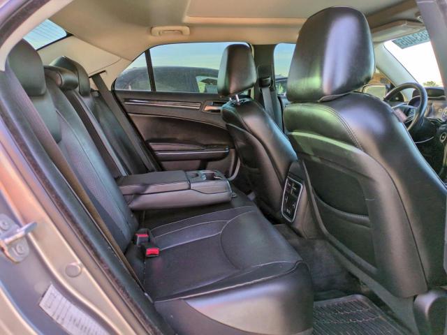 Chrysler 300 Limited Image 2