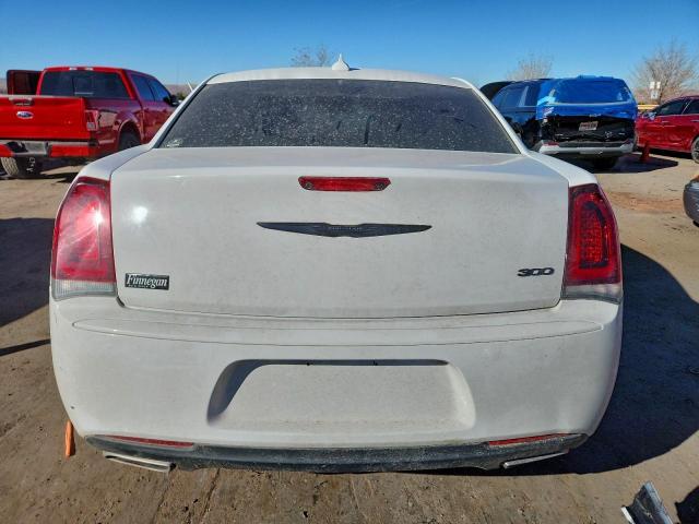 Chrysler 300 Touring Image 12