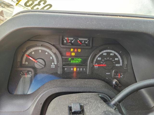 Ford Econoline E350 Super Duty Van Image 6