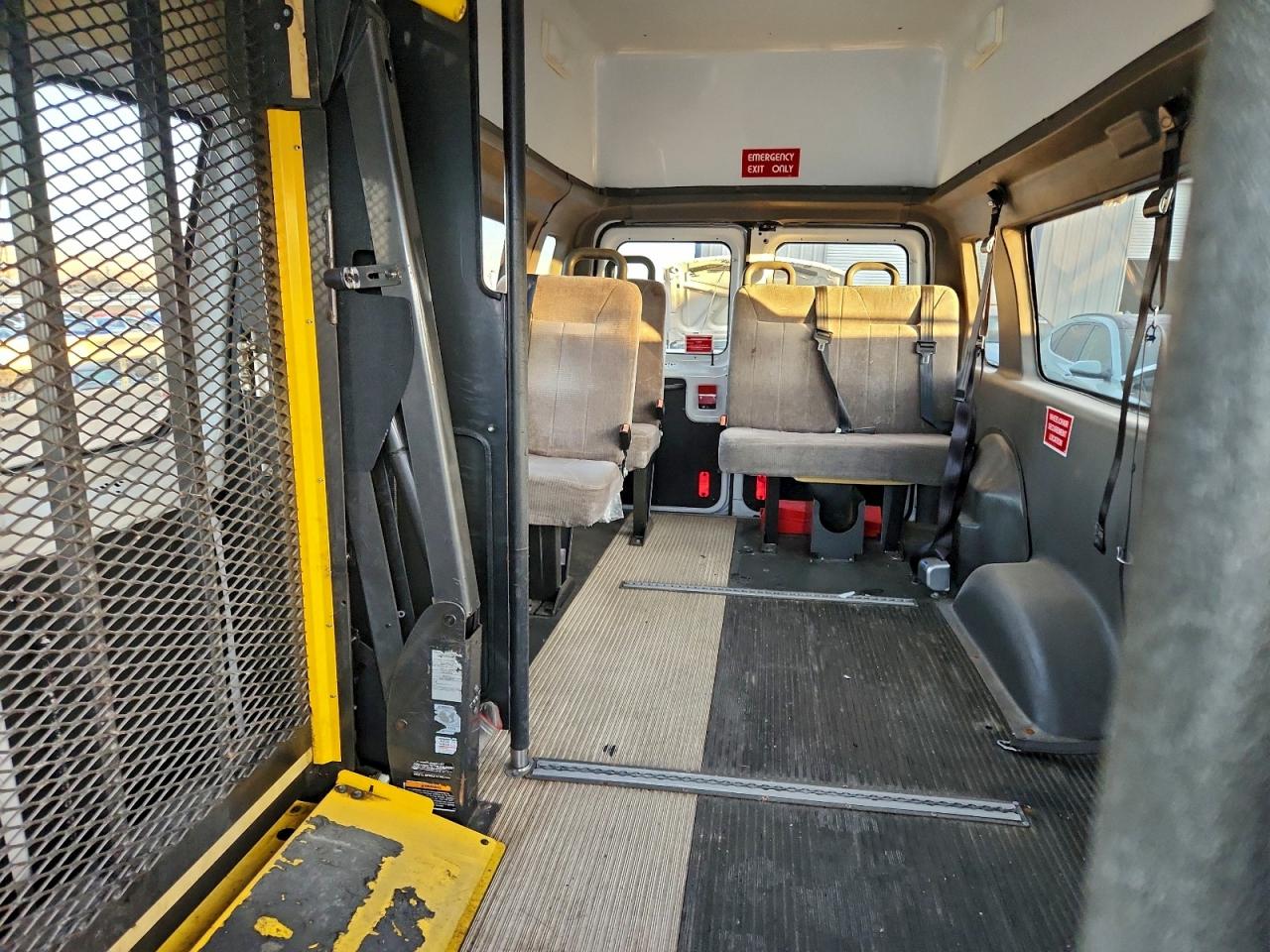 Ford Econoline E350 Super Duty Van Image 8