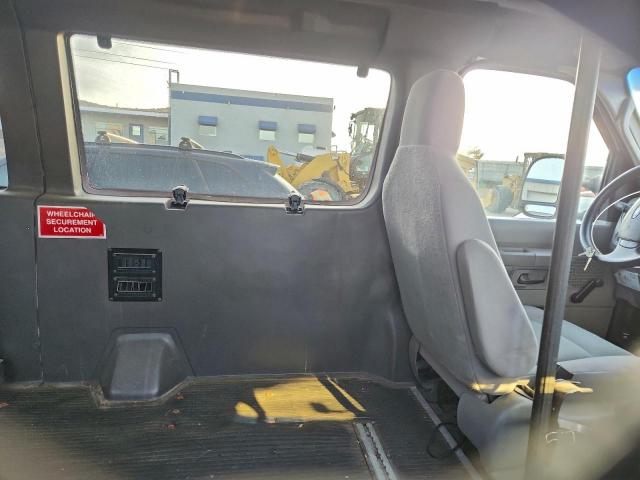 Ford Econoline E350 Super Duty Van Image 13