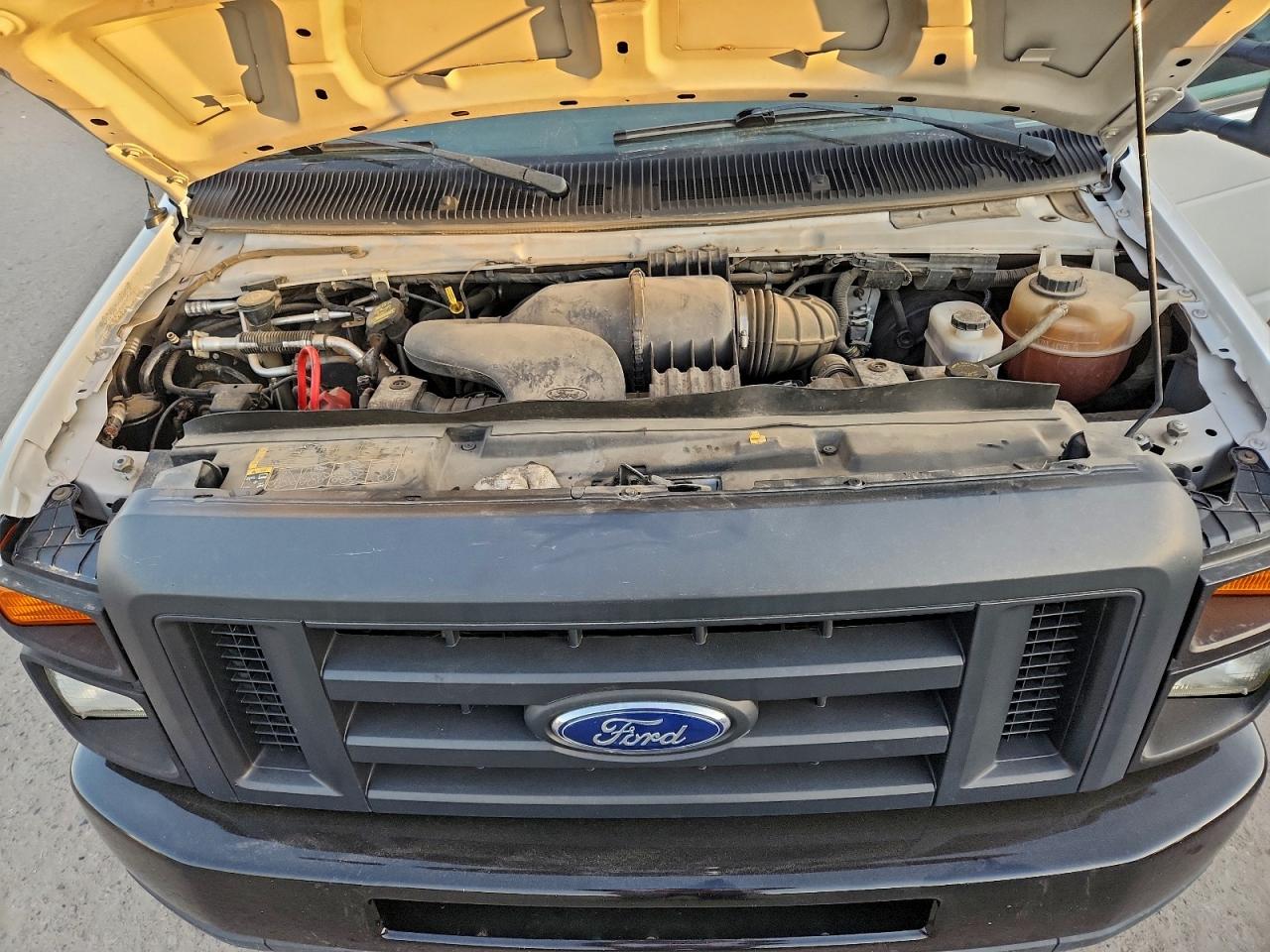 Ford Econoline E350 Super Duty Van Image 11