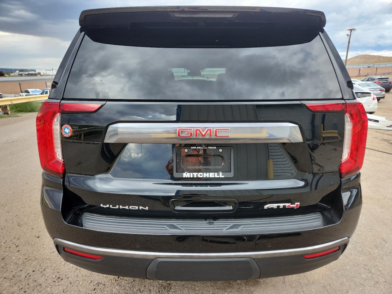 GMC Yukon K1500 At4 Image 2