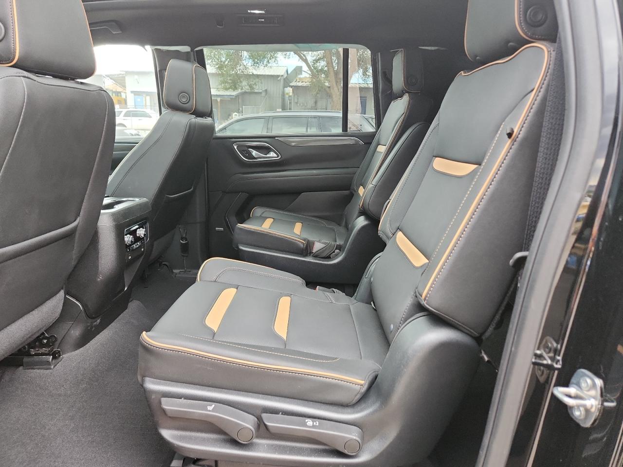 GMC Yukon K1500 At4 Image 12