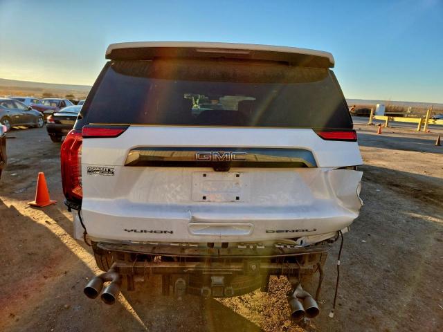 GMC Yukon Denali Ultimate Image 4