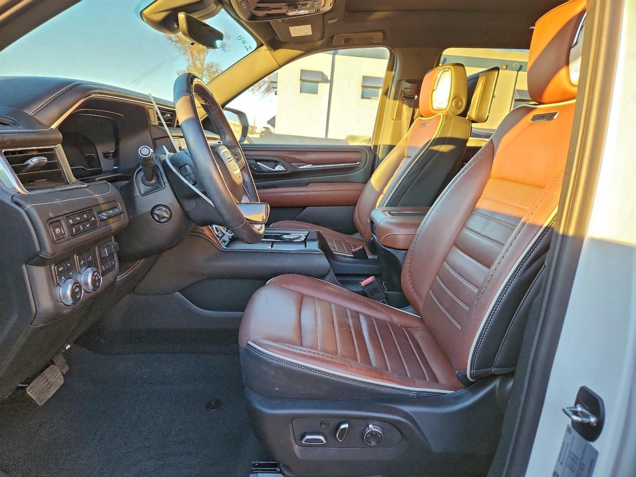 GMC Yukon Denali Ultimate Image 12