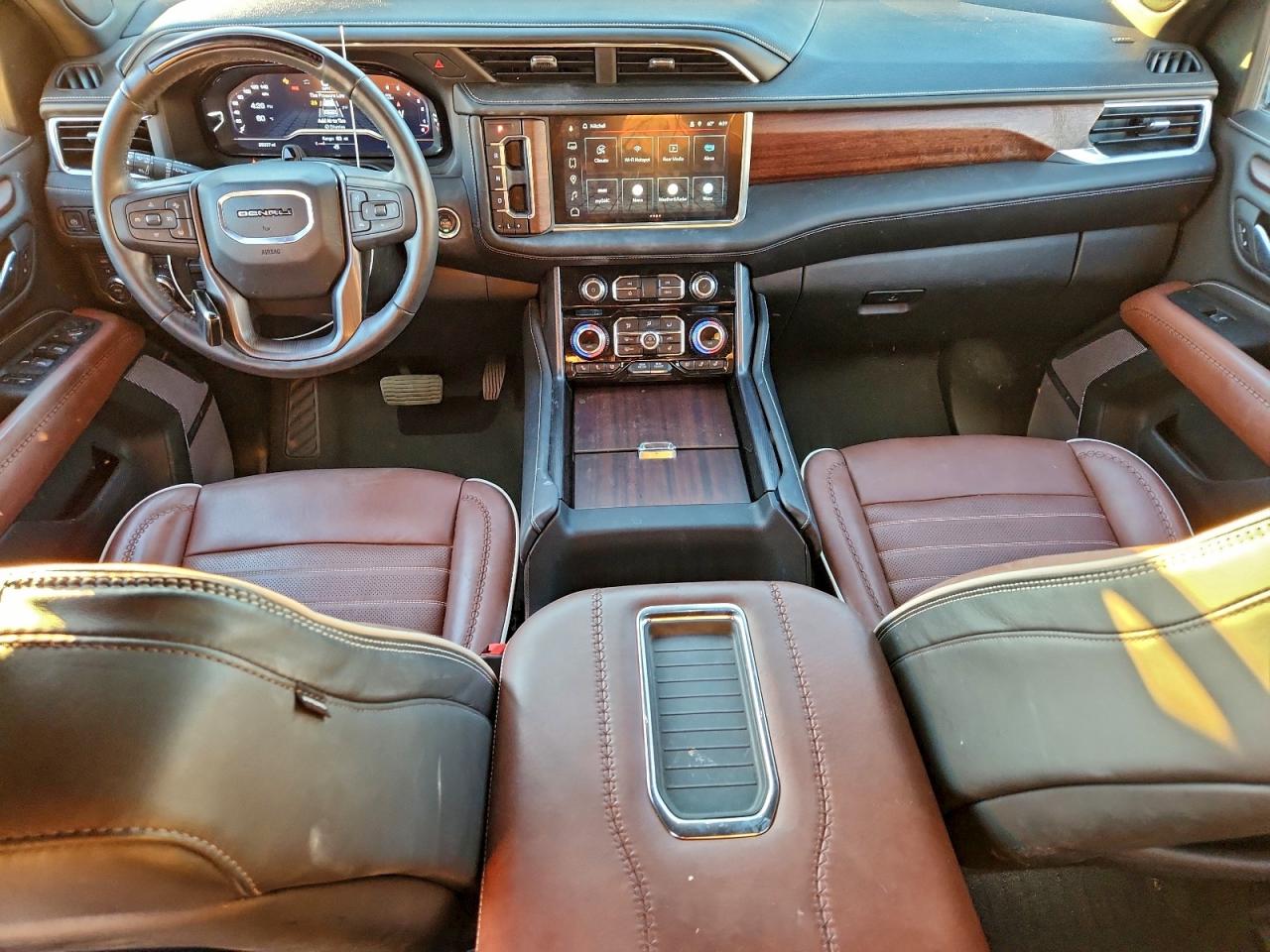 GMC Yukon Denali Ultimate Image 7